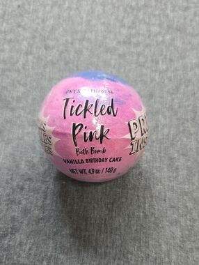 Onyx Tickled Pink Bath Bomb - Pink with Blue Swirl